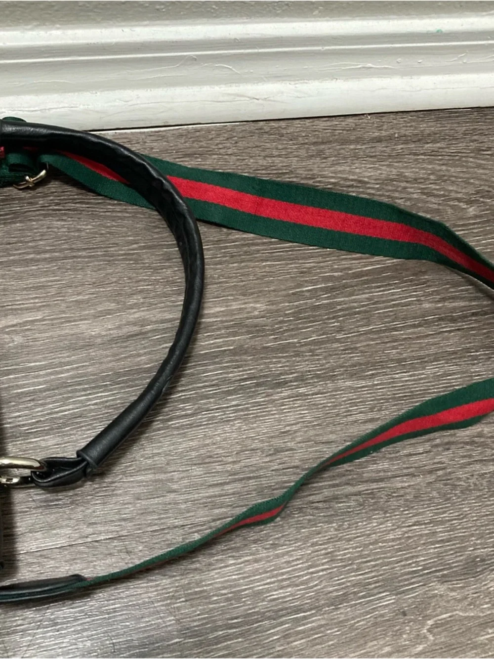 Gucci Black, Green & Red Leather Shoulder Bag with Bee Emblem - Picture 3 of 9